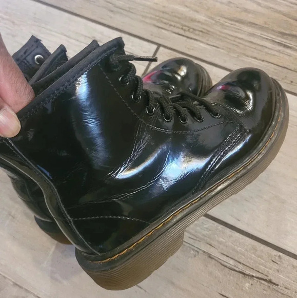 DR. MARTENS 1460 AirWair black patent leather 8 eye lace-up zipper boots Size 3 - Picture 4 of 12
